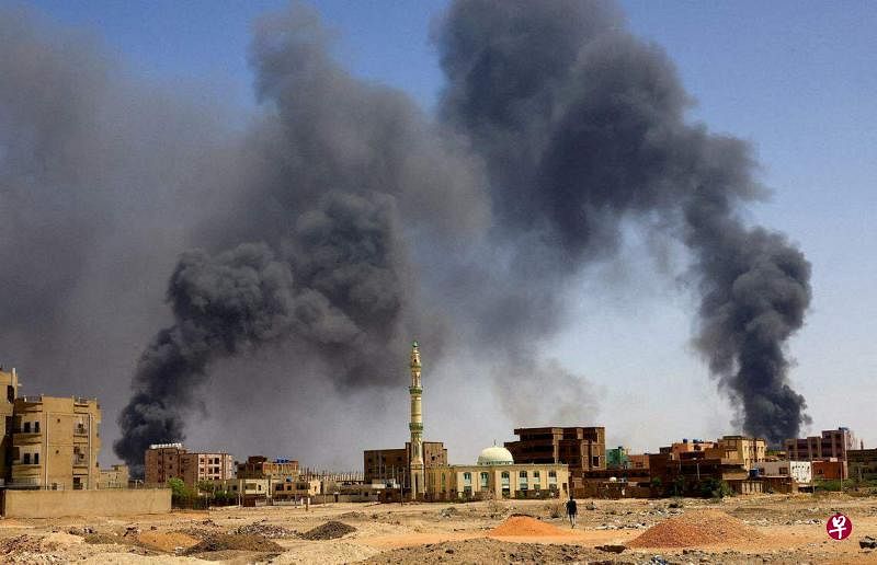 苏丹冲突仍在持续，首都喀土穆硝烟滚滚。（路透社）