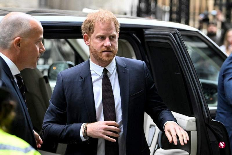 英国哈里王子6月6日抵达伦敦高等法院。（路透社）