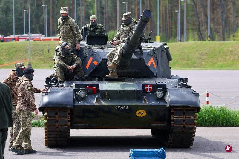 5月初，一批乌克兰军人到德国克利茨的联邦国防军基地接受豹式主战坦克的训练。（路透社）