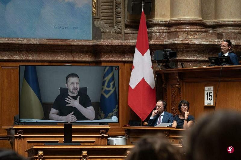 乌克兰总统泽连斯基6月15日在瑞士国会两院发表视频讲话。（法新社）
