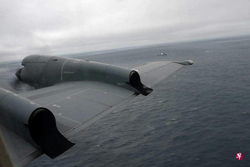 6月20日，加拿大海上侦察机在纽芬兰岛附近的大西洋上搜索泰坦号。（路透社）