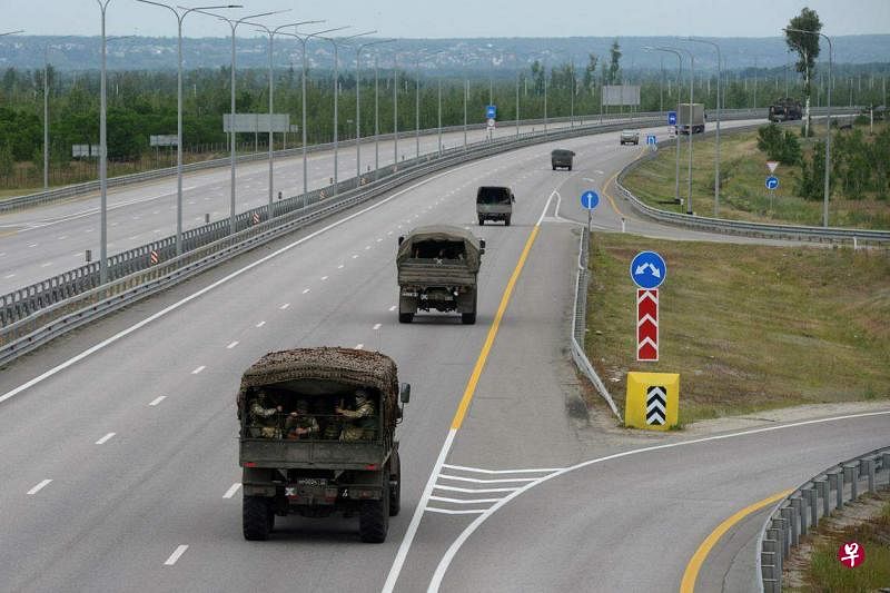瓦格纳集团使用连接莫斯科与南部地区的M-4高速公路向莫斯科挺进，但这条高速公路目前已禁止车辆通行 。（路透社）