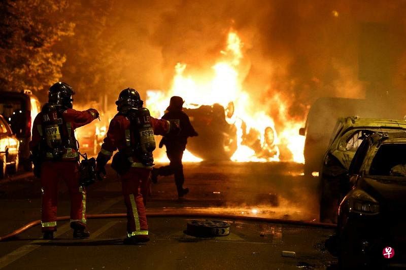 法国巴黎郊区楠泰尔星期三（6月28日）连续第二晚发生骚乱，警方当晚在巴黎部署2000名警员，逮捕了150人。（路透社）