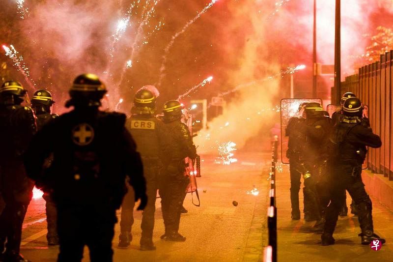 法国国家警察29日晚说，马赛、里昂、波城、图卢兹和里尔，发生多起纵火和烟花袭击事件。（路透社）