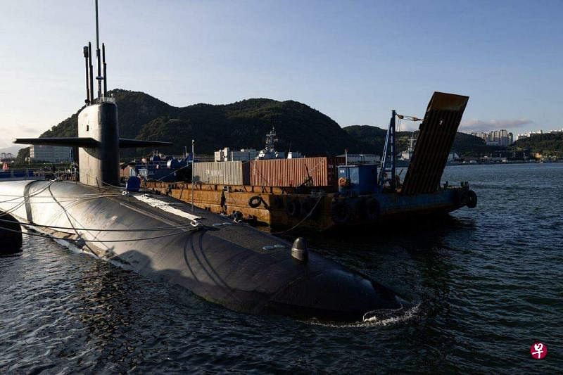美军战略核潜艇肯塔基号本周停靠釜山港。这是美国战略核潜艇时隔42年再次访韩靠岸。（彭博社）