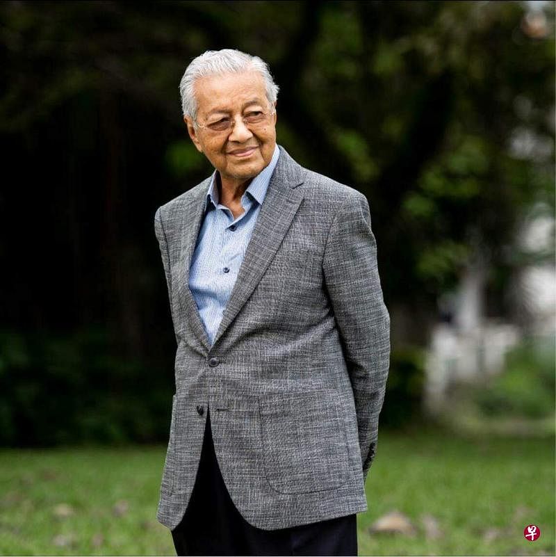 98岁的前首相马哈迪星期二（8月1日）因细菌感染而入院，现情况稳定。（取自马哈迪脸书）