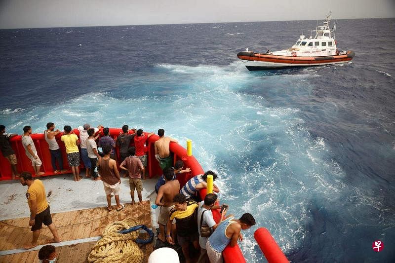 上周发生的地中海沉船事故共造成41名移民死亡。从突尼斯斯法克斯到意大利兰佩杜萨的路线上有许多非洲移民。（路透社）
