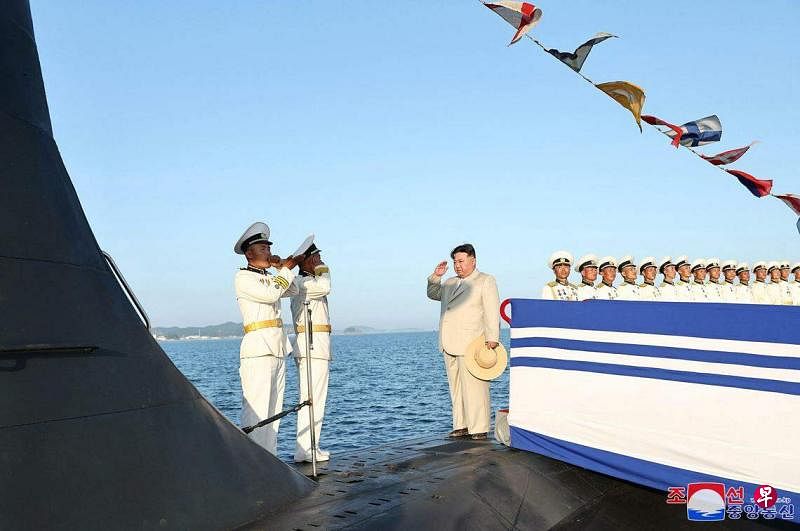 金正恩9月6日在一未具名地点，出席“金君玉英雄”号战术核潜艇的下水仪式。（路透社）