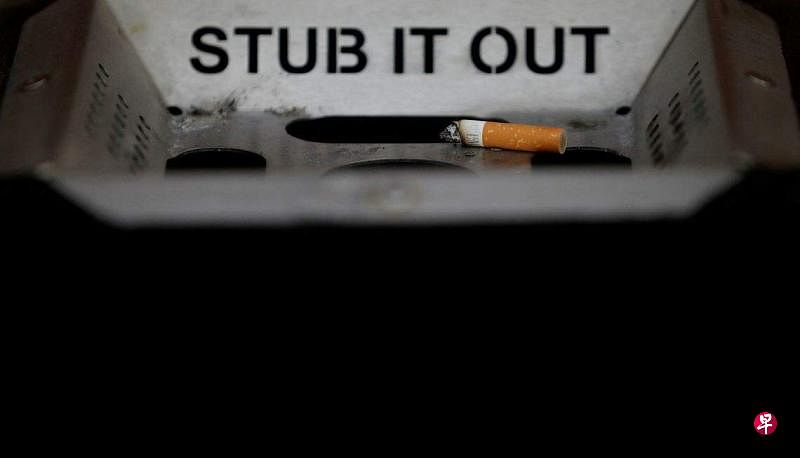 消息人士透露，英国首相苏纳克正考虑推行新措施，禁止下一代人购买香烟。（档案照片）