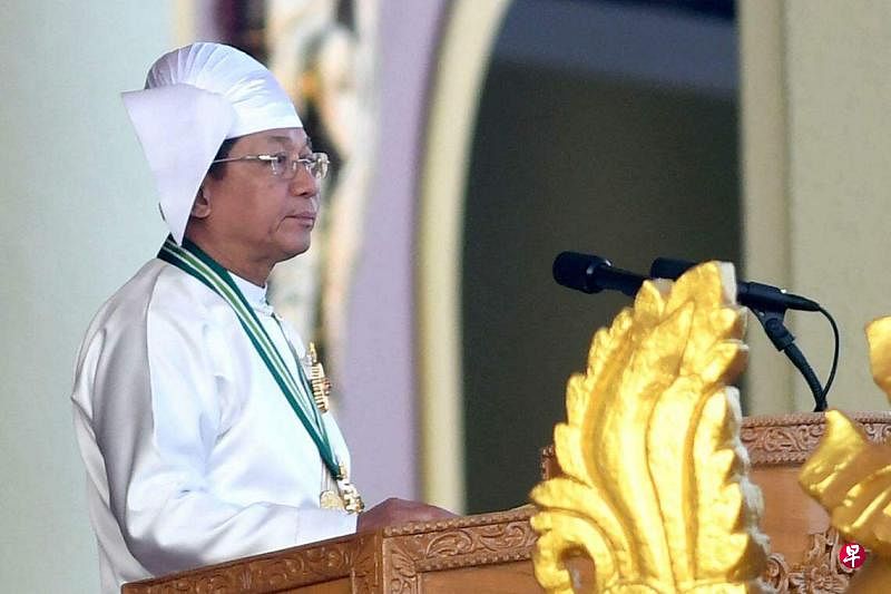 1月4日，缅甸军政府领袖敏昂莱在内比都的独立日纪念活动上发表讲话。自2021年2月军方发动政变以来，缅甸几乎每天都会发生爆炸和定点袭击事件。（法新社）