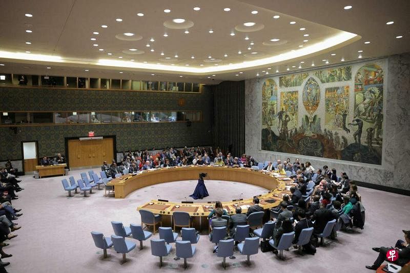 联合国安理会10月16日晚就俄罗斯草拟的以哈停火决议进行表决，投票结果为五票赞成、四票反对、六票弃权，草案未获通过。（路透社）