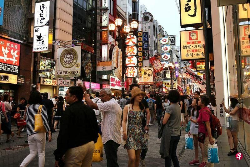 官方数据显示，日本9月份的商务旅客和休闲旅客为218万人次，略高于8月份的216万人次。（彭博社）