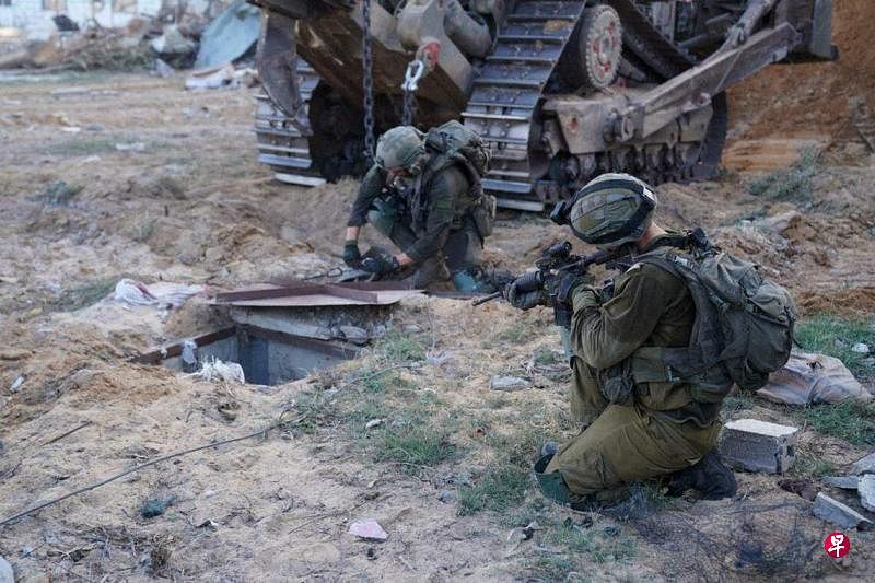 以色列军方发布的一张照片显示他们所说的哈马斯隧道入口。（路透社）