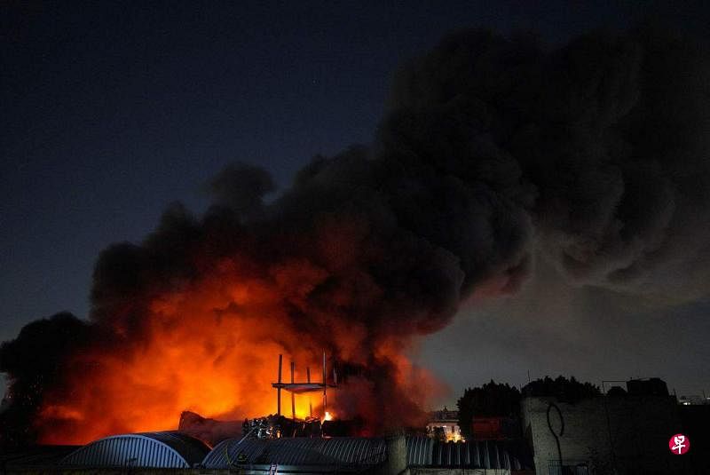 墨西哥城媒体称，16日的火灾是从墨西哥城历史中心附近特皮托区一个鞋厂仓库烧起。（路透社）