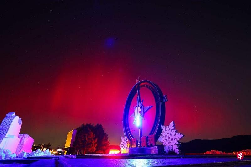 中国最北端的黑龙江省漠河市北极村在上星期五（12月1日）夜晚，出现了极光美景。