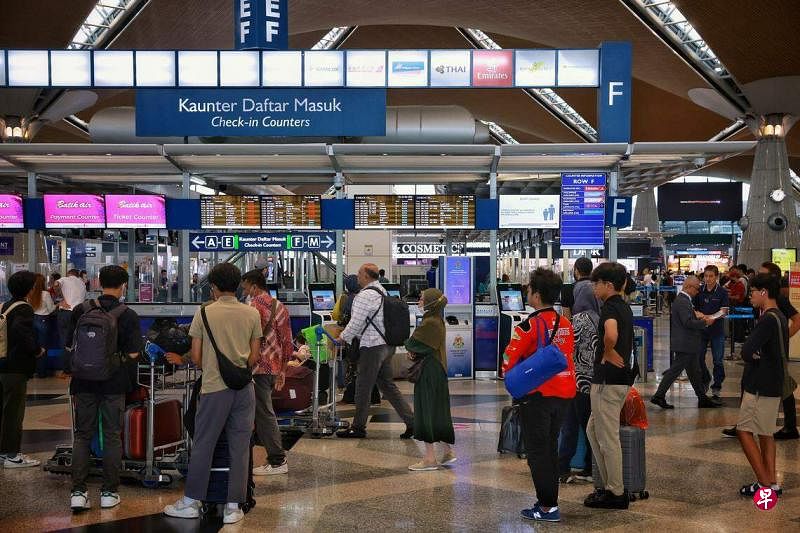 马国移民局12月1日宣布，所有外国游客抵马前的三天内，都必须上网填写及提交电子入境卡。（海峡时报档案照片）