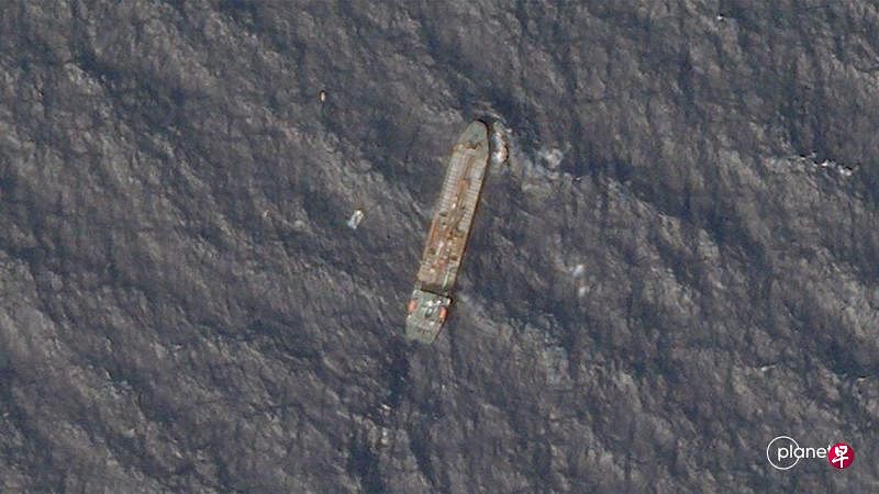 Planet Labs PBC于11月27日发布的图片显示2021年9月穿越台湾海峡的“天空维纳斯”号油轮。这艘登记在帕劳旗帜下的油轮实际上属于朝鲜，涉嫌走私石油。（法新社）