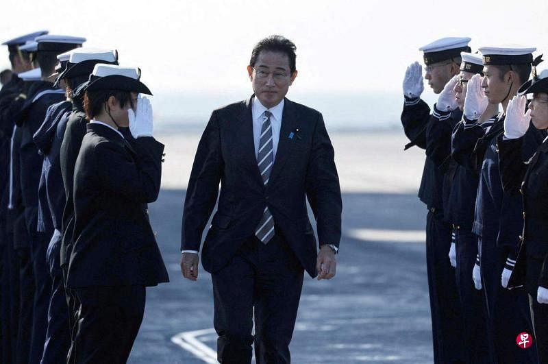 日本内阁批准了下一财年创纪录的7.95万亿日元（约741亿新元）的财政预算，首相岸田文雄此前承诺在未来几年增加国防开支。（路透社）