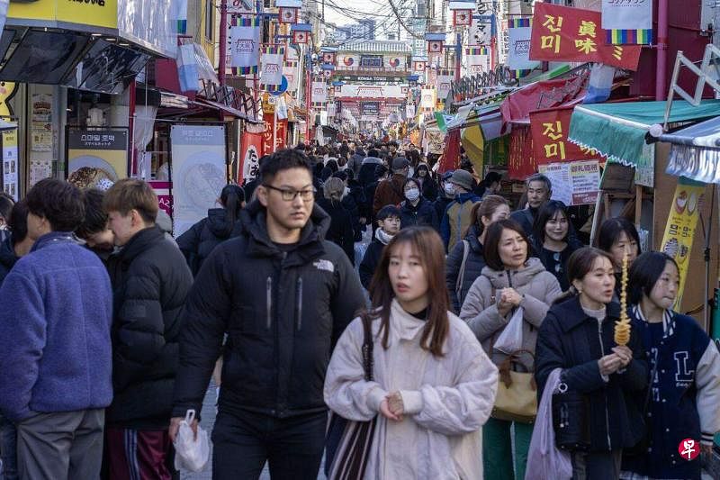 韩国法务部希望通过数码游牧签证制度，吸引更多高收入外国人来韩居住，为地方经济注入活力，广泛推广韩国景点和文化。（彭博社）