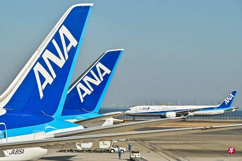 两架全日本航空公司的客机机翼在日本大阪伊丹机场发生擦撞，乘客和机组人员无人受伤。（法新社）