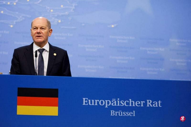 德国总理朔尔茨说，他希望欧盟的决定有助于美国总统拜登说服美国国会向欧盟看齐。（路透社）