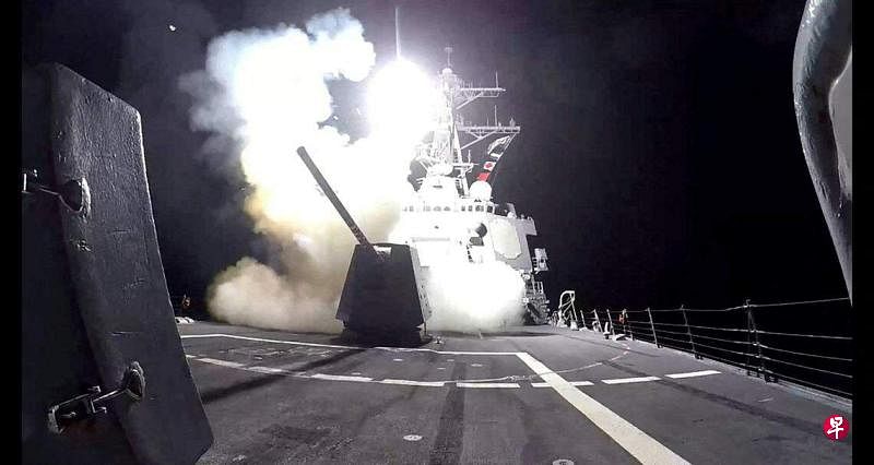 美国自2月2日起连续三天向也门的胡塞武装目标进行打击。图为2月3日，美国一艘驱逐舰向也门胡塞武装目标发射了一枚战斧巡航导弹。（路透社）