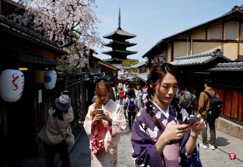 入境旅游是日本经济中日益重要的一部分，去年的外国游客消费首次超过5万亿日元（约448亿新元），超出政府的目标。（路透社）