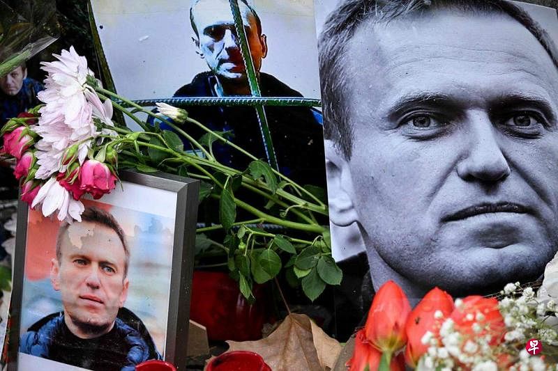 纳瓦尔尼的死在俄罗斯国外引发震动。2月23日，德国民众为纳瓦尔尼举办悼念活动。（法新社）