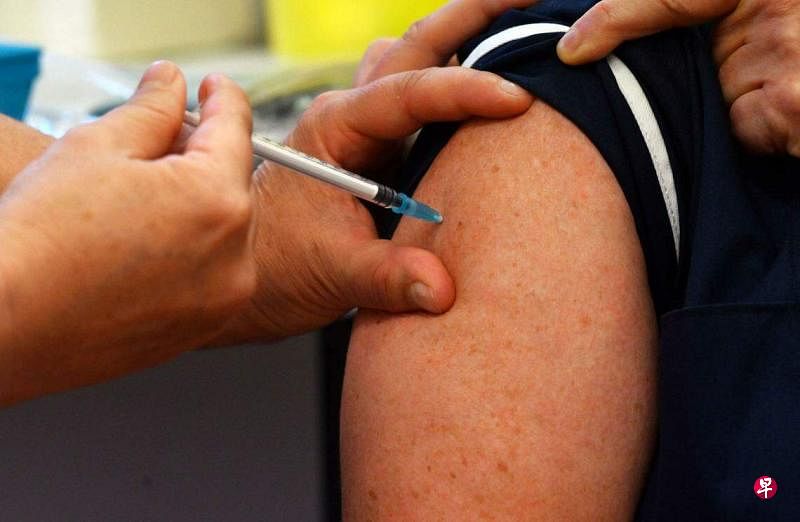 一名六旬德国男子称，自己在29个月内接种了217次、八种冠病疫苗，包括所有版本的信使核糖核酸（mRNA）冠病疫苗，没有出现任何副作用。（法新社）