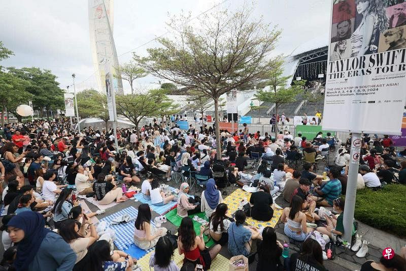 外国游客来新加坡观看泰勒丝演唱会，制造了巨大的经济效益，吸引周边国家效仿。（档案照片）