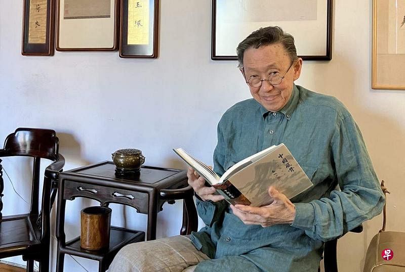 香港作家、前《苹果日报》社长董桥在中国大陆出版的三本新书已下架。（香港大学出版社提供）