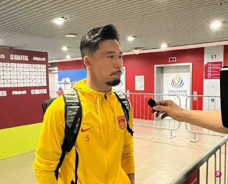 中国男足队长张琳芃赛后表达退役意愿。（互联网）
