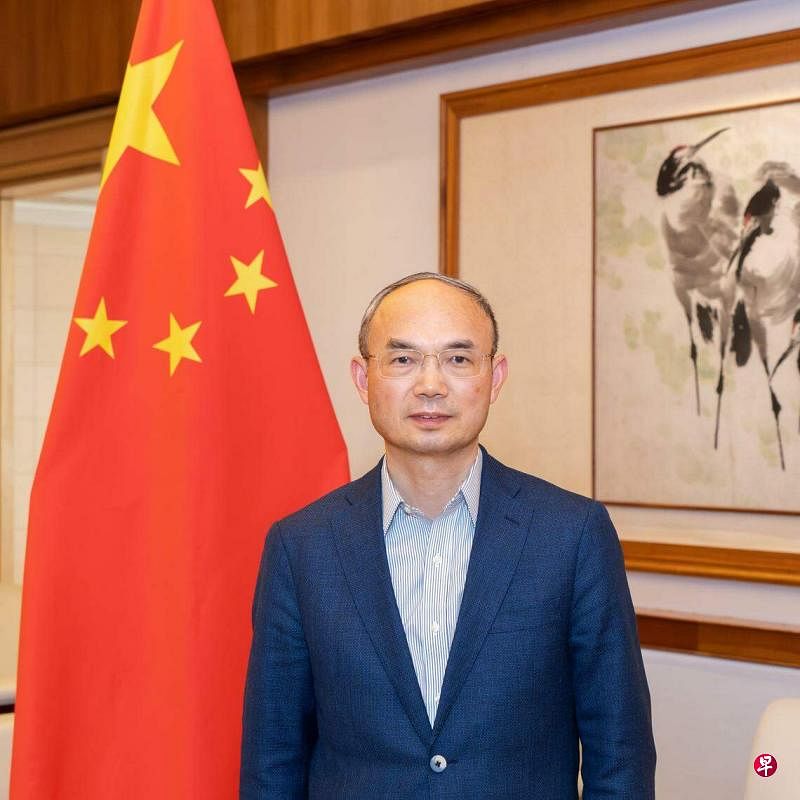新任中国驻新加坡大使曹忠明3月24日抵新履职。（中国驻新加坡大使馆提供）