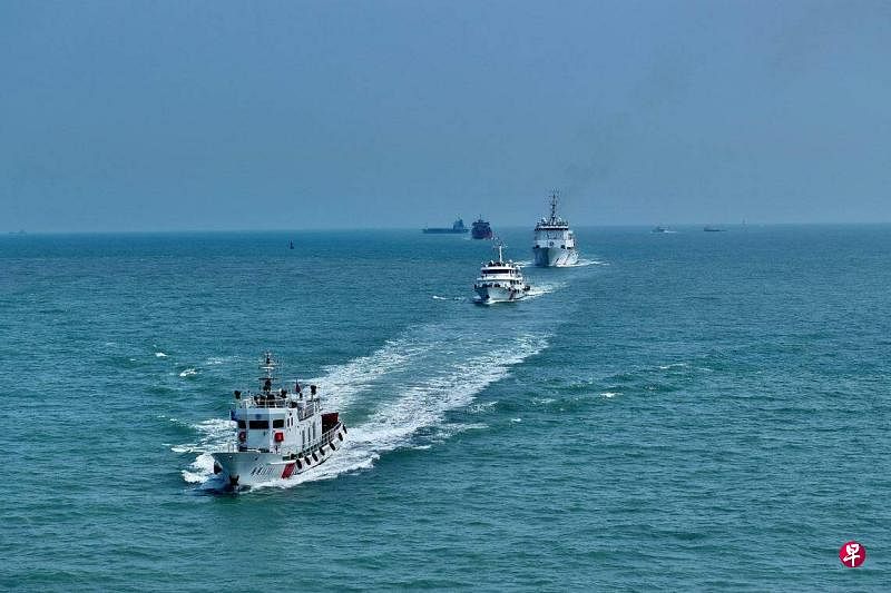 福建海事局、东海航海保障中心星期三（3月27日）协同上海海事局在台湾海峡西侧水域开展联合巡航活动。（中新社）