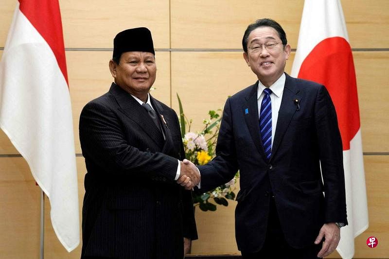 印尼候任总统普拉博沃3日访问东京，与日本首相岸田文雄会面。（法新社）