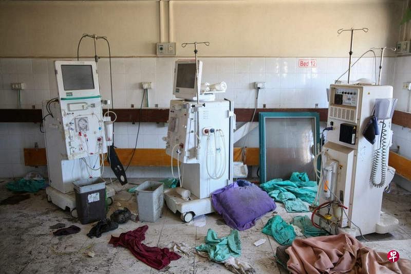 4月3日的照片显示，希法医院的透析室遭到破坏，一片狼藉。（法新社）