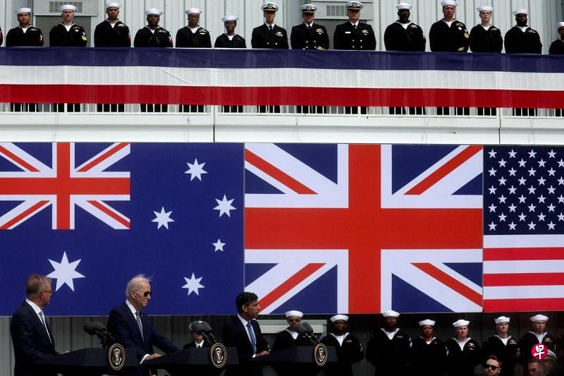 2023年3月13日，（由左至右）澳大利亚总理阿尔巴尼斯、美国总统拜登和和英国首相苏纳克在美国加利福尼亚州圣迭戈洛马角海军基地会晤后举行新闻发布会。（路透社）