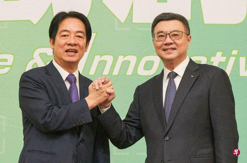 台湾总统当选人赖清德（左）星期三（4月10日）正式宣布，民进党前主席卓荣泰（右）将在5月20日出任新政府的行政院长。（法新社）