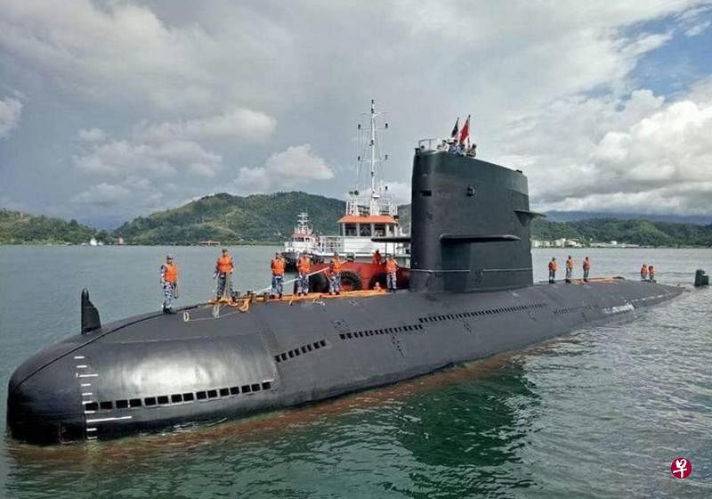 马来西亚海军官方推特显示,中国海军的长城号潜艇抵达哥打京那峇鲁港