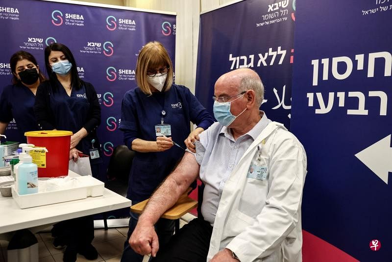 以色列称，接种第四剂疫苗一周后，接种者体内的抗体数量增加了五倍。”（路透社）
