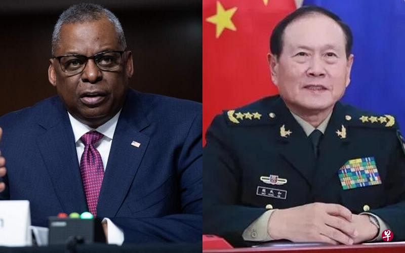 中国国防部已正式提议，美国防长奥斯汀（左）和中国防长魏凤和在香会场边举行会谈。（法新社、档案照）