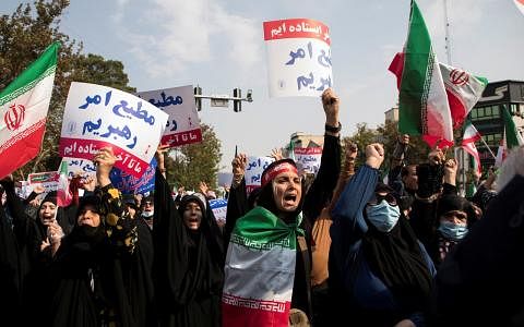 伊朗正检讨强制戴头巾法令（组图） - 2